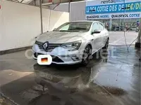 Usado Renault Mégane GT Line GT-Line 130 CV (95 kW) 2018 Gris / plata Berlina