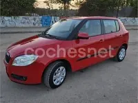 Usado Skoda Fabia 60 CV (44 kW) 2010 Rojo Berlina