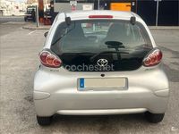Usado Toyota Aygo 68 CV (50 kW) 2010 Gris / plata Utilitario