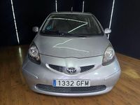 Usado Toyota Aygo 68 CV (50 kW) 2008 Gris / plata Utilitario