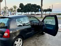 Begagnad Renault Clio II Authentique 75 HK (55 kW) 2005 Svart Sedan