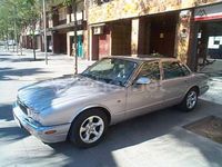 Usado Jaguar XJ8 Executive 240 CV (176 kW) 2001 Gris / plata Berlina