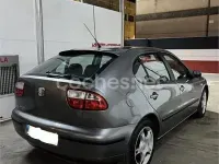 Usado Seat Leon Sport 105 CV (77 kW) 2002 Gris / plata Utilitario