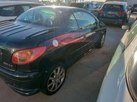 Usado Peugeot 206 CC 110 CV (80 kW) 2005 Negro Descapotable