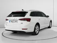 Usado Skoda Octavia Ambition 110 CV (80 kW) 2021 Blanco Familiar