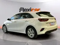 Usado Kia Ceed 136 CV (100 kW) 2023 Blanco Utilitario