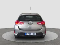 Usado Toyota Auris Active 132 CV (97 kW) 2014 Gris / plata Berlina