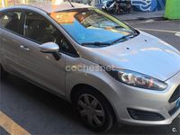 Usado Ford Fiesta Trend 82 CV (60 kW) 2016 Gris / plata Berlina
