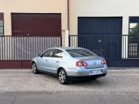 Usado VW Passat Highline 140 CV (102 kW) 2006 Azul Berlina