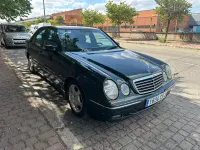 Usado Mercedes E270 Avantgarde 177 CV (130 kW) 2000 Verde Berlina