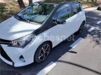 Usado Toyota Yaris Hybrid Advance 100 CV (73 kW) 2017 Blanco Berlina