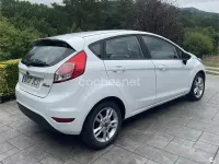 Usado Ford Fiesta Titanium 95 CV (69 kW) 2015 Blanco Utilitario