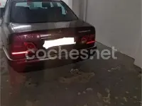 Usado Mercedes E300 Classic 177 CV (130 kW) 1999 Granate Berlina