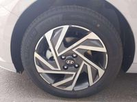 Usado Hyundai i20 79 CV (58 kW) 2024 Gris Utilitario