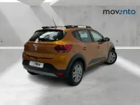 Usado Dacia Sandero Comfort 101 CV (74 kW) 2022 Naranja Berlina