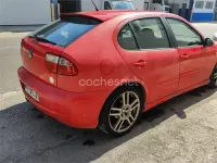 Usado Seat Leon Sport 150 CV (110 kW) 2003 Rojo Utilitario