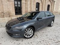 Usado Skoda Superb Style 150 CV (110 kW) 2017 Gris / plata Familiar