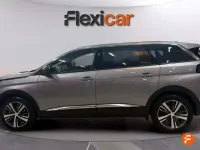 Usado Peugeot 5008 Allure 136 CV (100 kW) 2024 Gris SUV