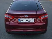 Usado Ford Mondeo Trend 160 HP (117 kW) 2017 Vermelho Sedan