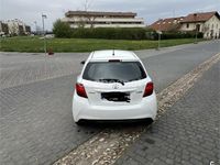Usado Toyota Yaris Active 69 CV (50 kW) 2017 Blanco Berlina