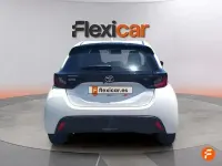 Usado Toyota Yaris Business Edition 116 CV (85 kW) 2025 Blanco Utilitario