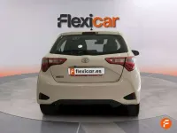 Usado Toyota Yaris Active 69 CV (50 kW) 2019 Blanco Utilitario