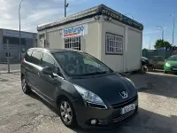 Usado Peugeot 5008 Allure 115 CV (84 kW) 2013 Gris / plata Monovolumen