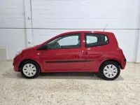 Usado Renault Twingo Authentique 76 CV (55 kW) 2010 Rojo Utilitario