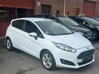 Usado Ford Fiesta Trend 95 CV (69 kW) 2014 Blanco Utilitario