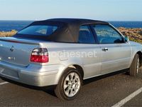 Usado VW Golf Cabriolet Highline 115 CV (84 kW) 2001 Gris / plata Descapotable