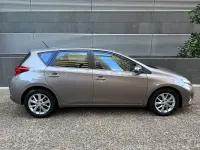 Usado Toyota Auris 132 CV (97 kW) 2015 Marrón Berlina