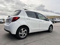Usado Toyota Yaris Advance 90 CV (66 kW) 2016 Blanco Utilitario