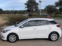 Usado Hyundai i20 75 CV (55 kW) 2015 Blanco Berlina