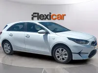 Usado Kia Ceed 136 CV (100 kW) 2023 Blanco Utilitario