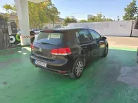 Usado VW Golf VI 105 CV (77 kW) 2010 Negro Utilitario