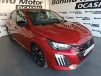 Usado Peugeot 208 Allure 100 CV (73 kW) 2025 Rojo Utilitario
