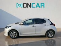 Usado Toyota Yaris Hybrid Style 116 CV (85 kW) 2022 Blanco Berlina