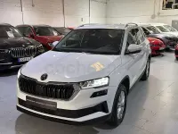Usado Skoda Karoq Style 150 CV (110 kW) 2023 Blanco SUV