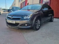 Usado Opel Astra GTC Sportive 140 CV (102 kW) 2012 Gris / plata Berlina