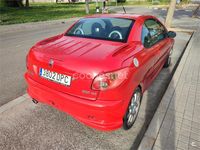 Usado Peugeot 206 CC 110 CV (80 kW) 2005 Rojo Descapotable