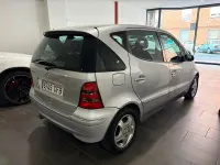 Usado Mercedes A160 Elegance 102 CV (75 kW) 2003 Gris / plata Utilitario