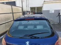 Usado Peugeot 206 70 CV (51 kW) 2004 Azul Berlina