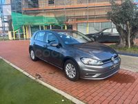 Usado VW Golf VII Advance 115 CV (84 kW) 2019 Gris / plata Berlina