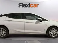 Usado Opel Astra Selective 110 CV (80 kW) 2019 Blanco Berlina