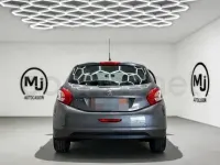 Usado Peugeot 208 Active 82 CV (60 kW) 2014 Negro Utilitario