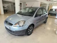 Usado Ford Fiesta Ghia 80 CV (58 kW) 2006 Azul Utilitario