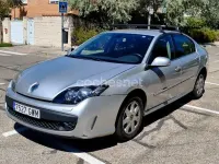 Usado Renault Laguna III Expression 110 CV (80 kW) 2010 Gris / plata Berlina