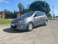 Usado Hyundai i20 85 CV (62 kW) 2013 Beige Utilitario