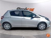 Usado Toyota Yaris Hybrid Active 100 CV (73 kW) 2019 Gris