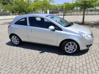 Usado Opel Corsa Enjoy 90 CV (66 kW) 2006 Plateado Utilitario